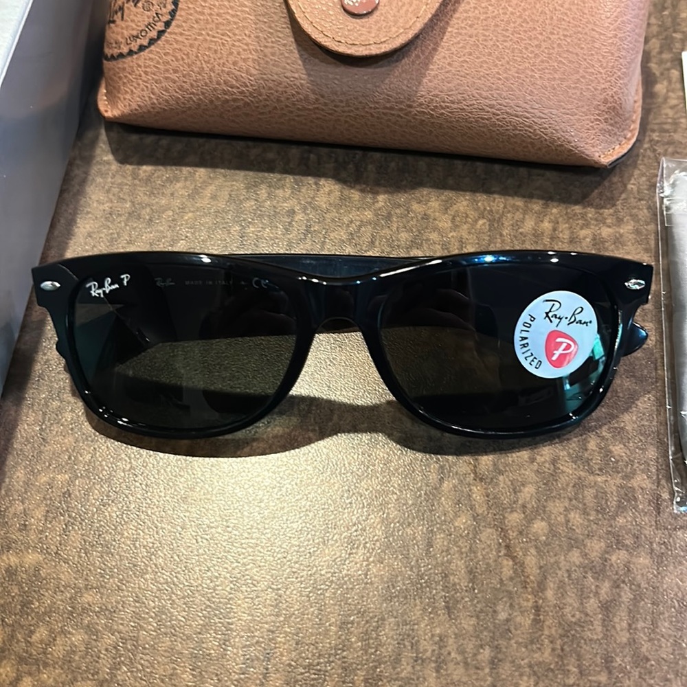 Barely worn Polarized Rayban wayfarer sunglasses.